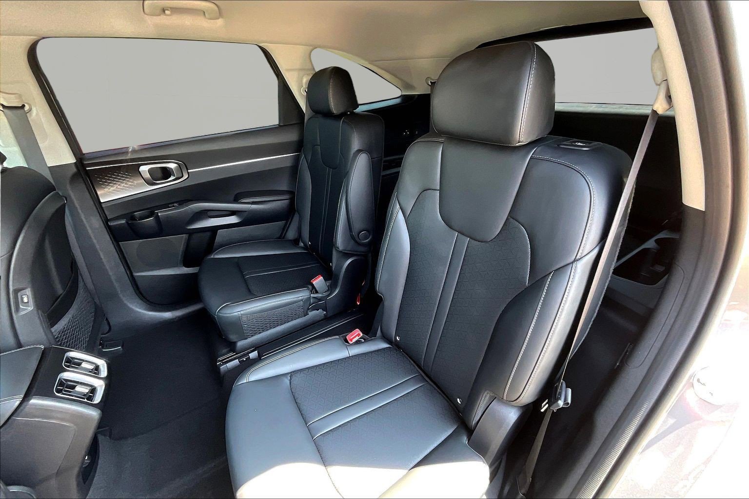 Used 2023 Kia Sorento EX AWD/4WD image 22