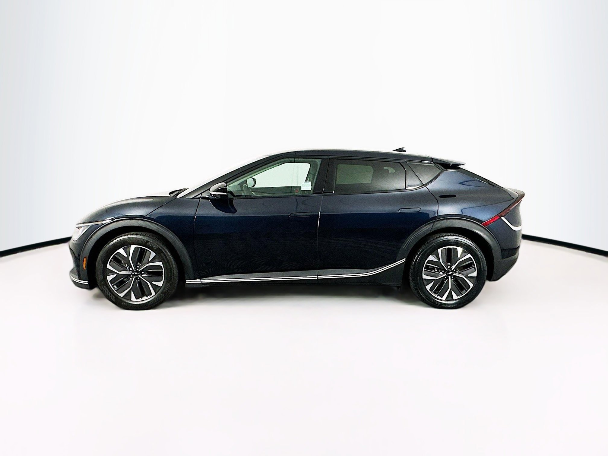 Used 2024 Kia EV6 Light RWD image 4