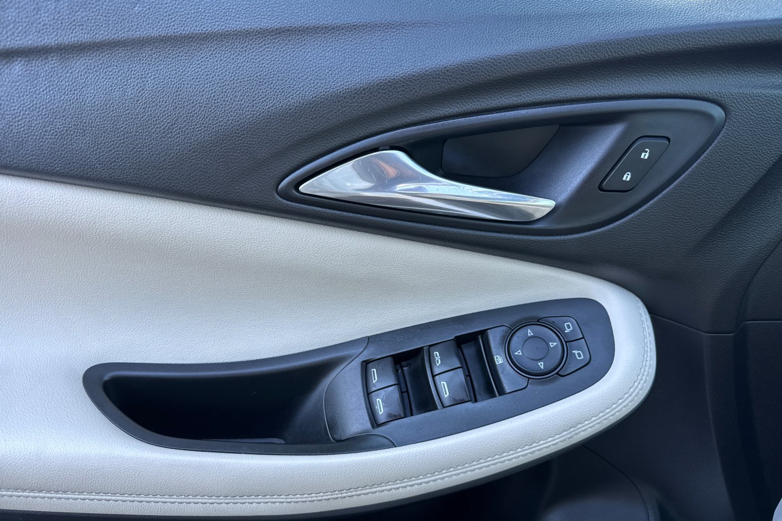 Used 2020 Buick Encore GX Preferred FWD image 11