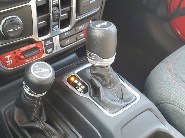 Used 2025 Jeep Wrangler Unlimited Rubicon w/ Convenience Group AWD/4WD image 18