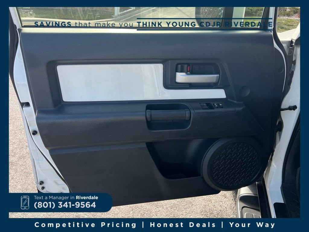 Used 2014 Toyota FJ Cruiser 4WD w/ Upgrade Package image 10