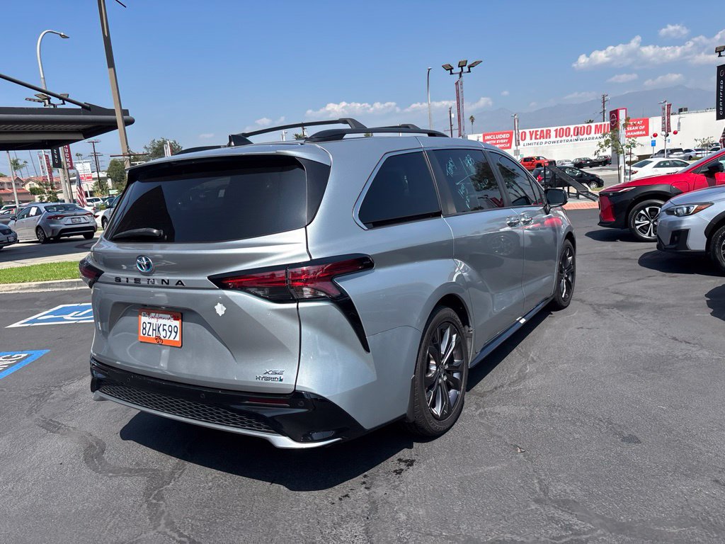 Used 2022 Toyota Sienna XSE w/ XSE Plus Package FWD image 4