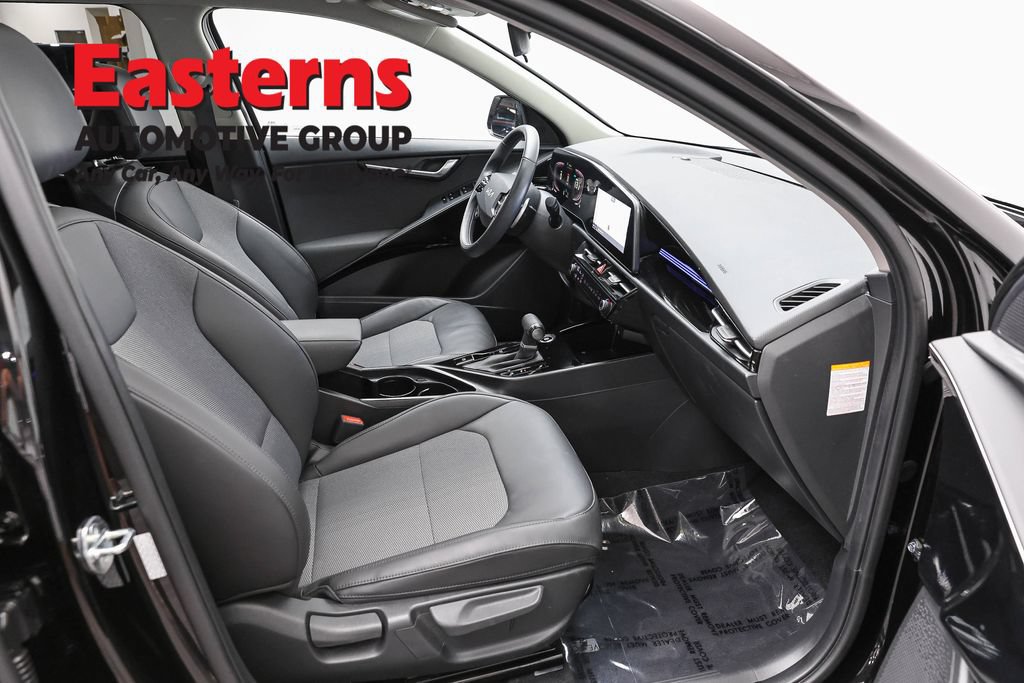 Used 2023 Kia Niro EX Touring FWD image 24