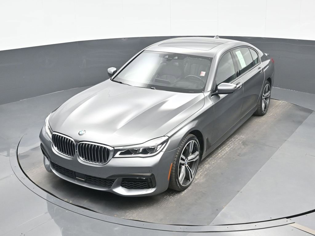 Used 2019 BMW 750i w/ Luxury Rear Seating Package RWD image 16