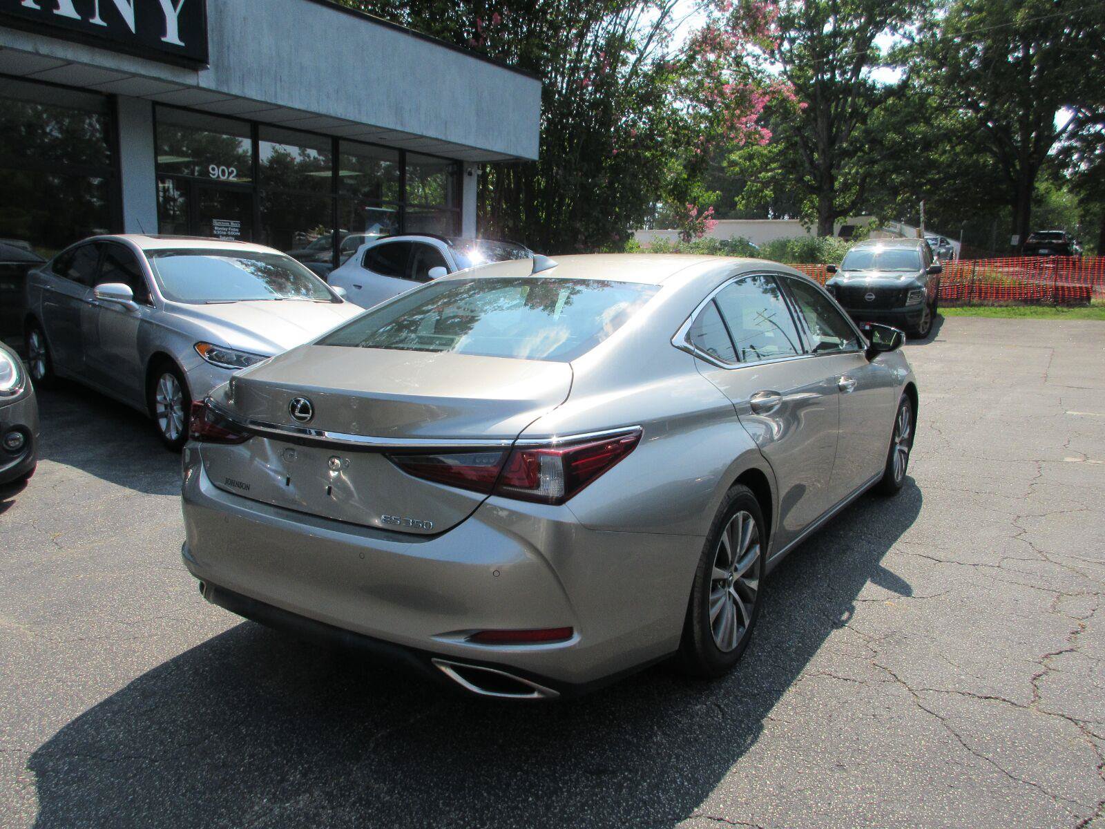 Used 2021 Lexus ES 350 w/ Premium Package FWD image 5