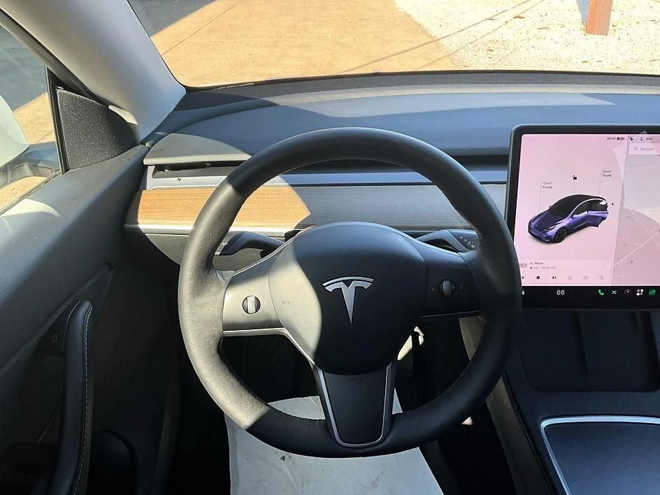 Used 2021 Tesla Model Y Long Range AWD/4WD image 29