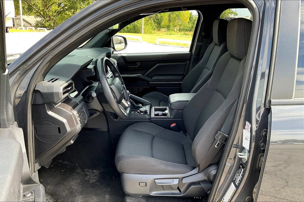 Used 2025 Toyota 4Runner SR5 AWD/4WD image 23