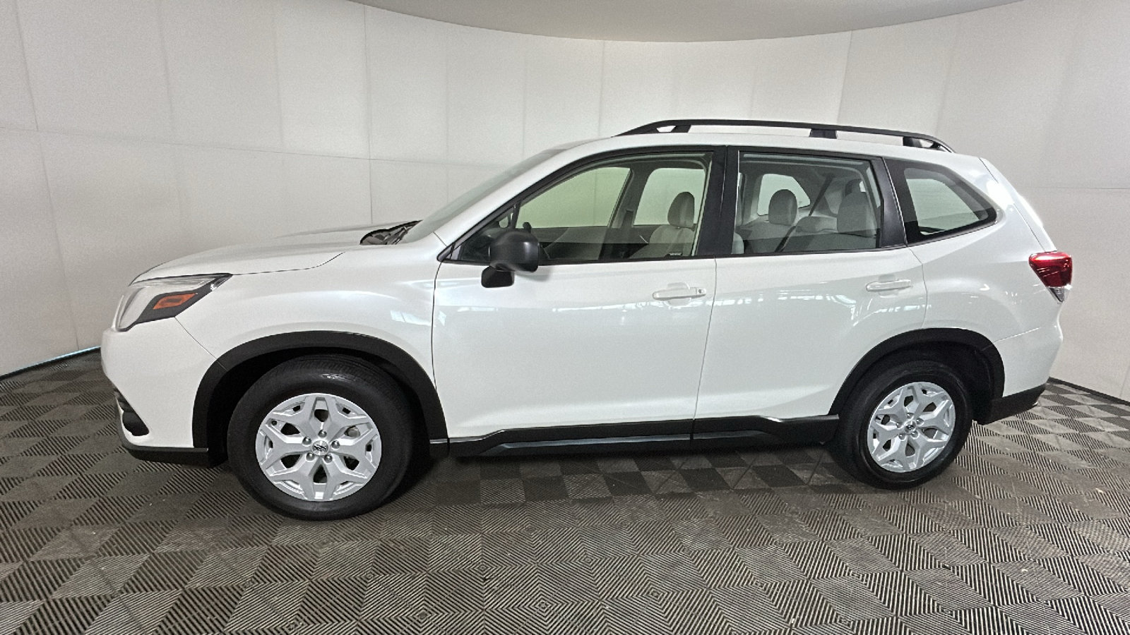 Used 2023 Subaru Forester AWD/4WD image 6
