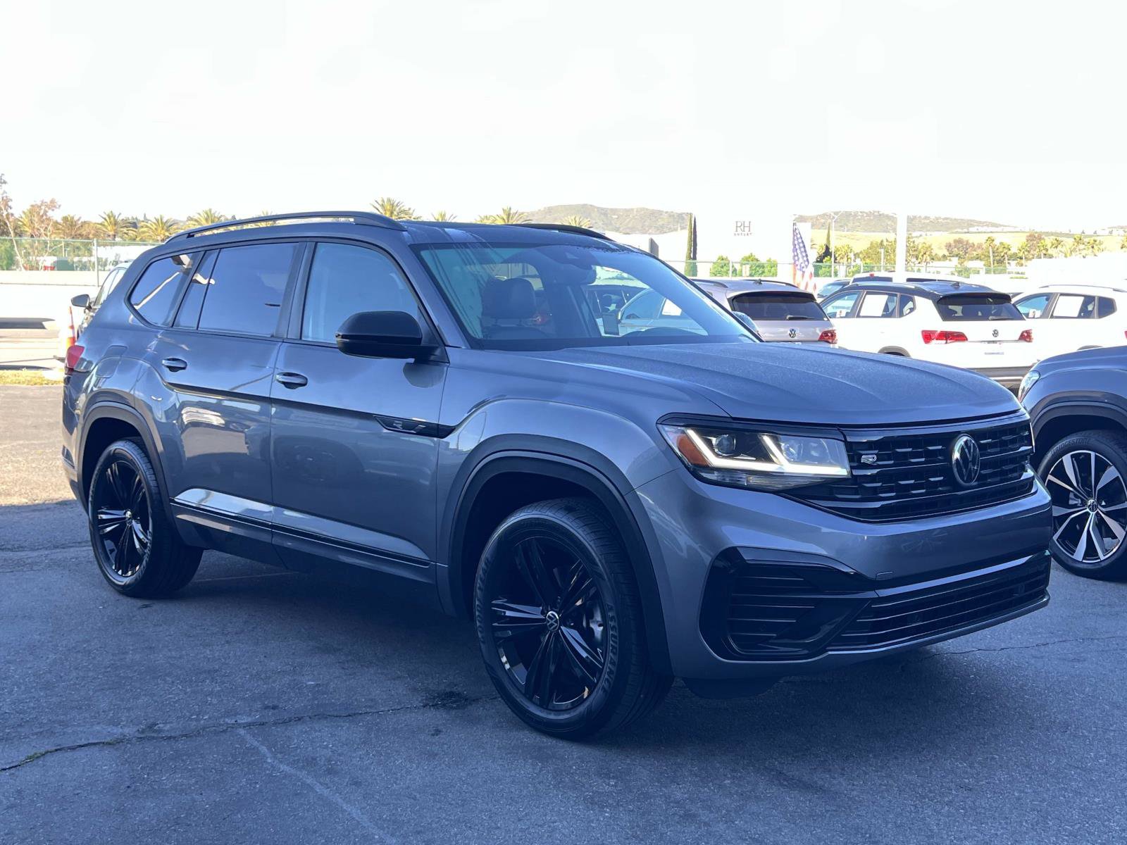 Certified 2022 Volkswagen Atlas SEL R-Line image 31