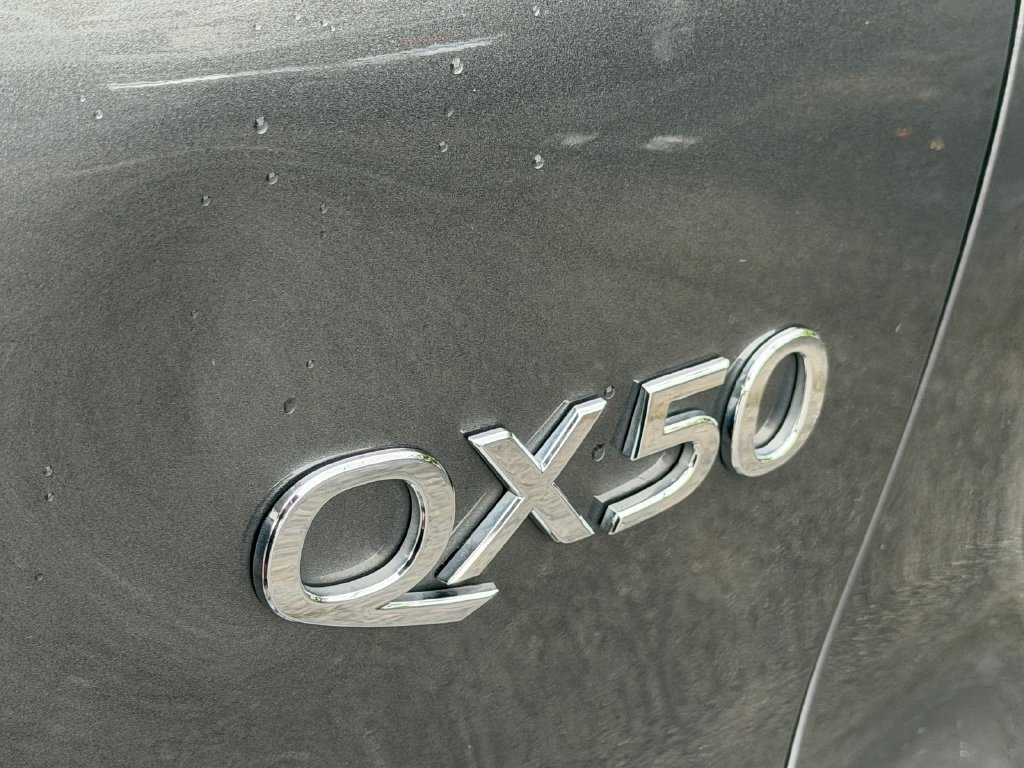Used 2021 INFINITI QX50 Essential FWD image 9