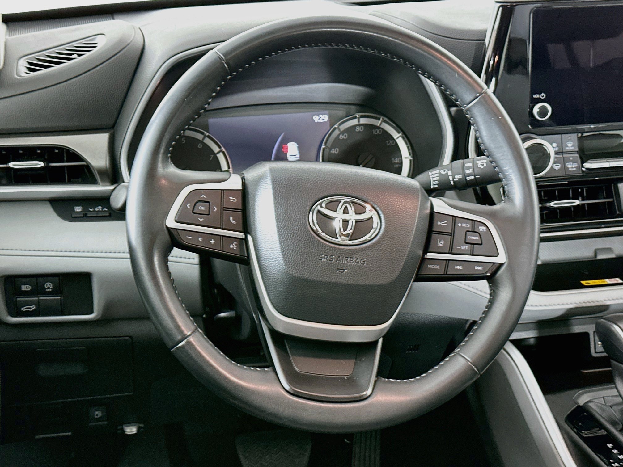 Used 2023 Toyota Highlander XLE FWD image 18