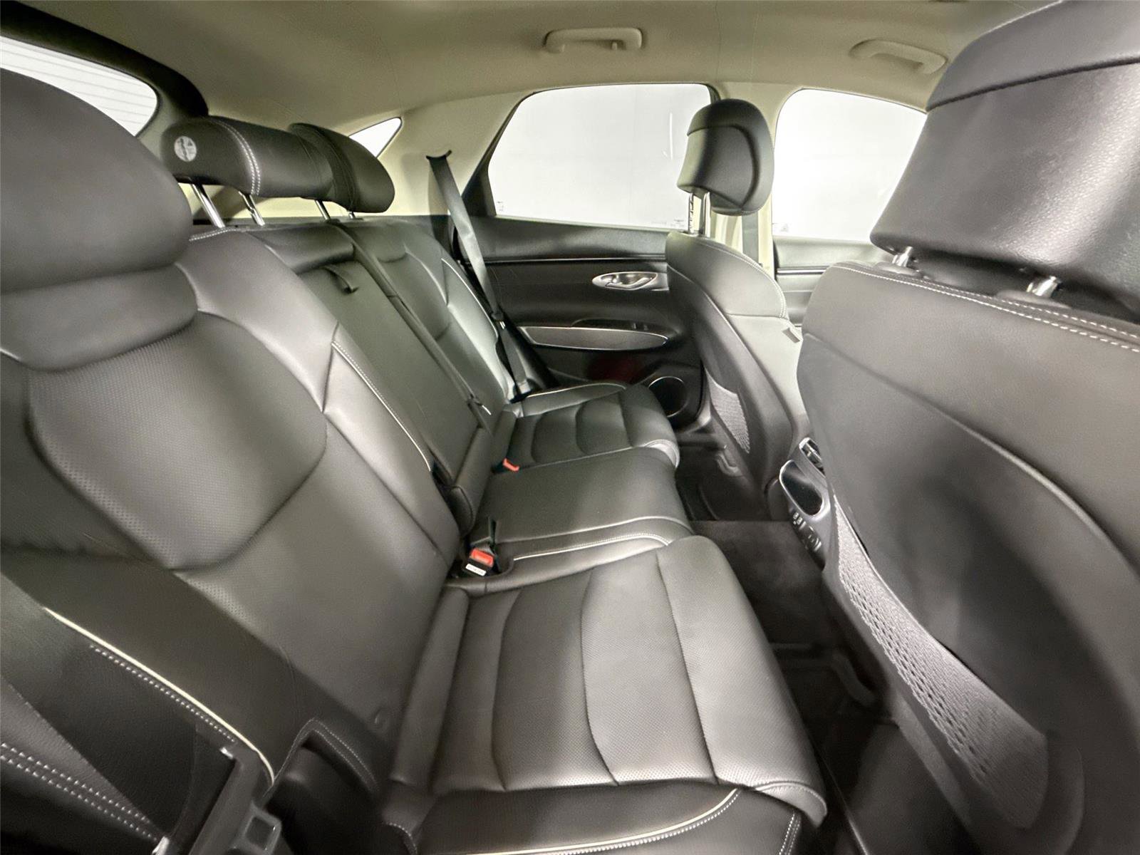 Used 2024 Genesis GV70 2.5T w/ Advanced Package image 45