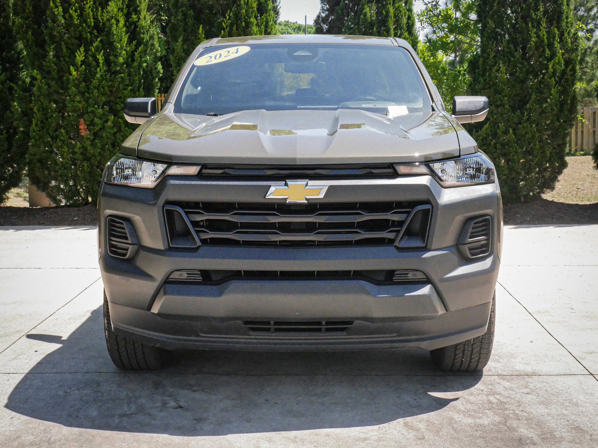 Used 2024 Chevrolet Colorado W/T RWD image 3