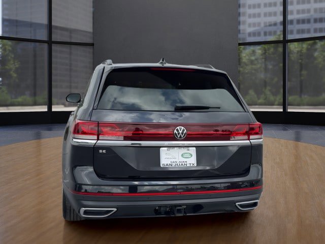Used 2024 Volkswagen Atlas SE w/ Panoramic Sunroof Package FWD image 6