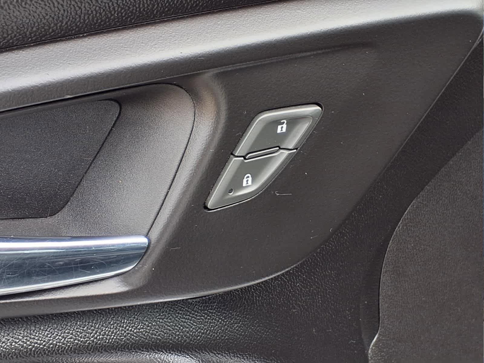 Used 2017 Chevrolet Malibu LT FWD image 12