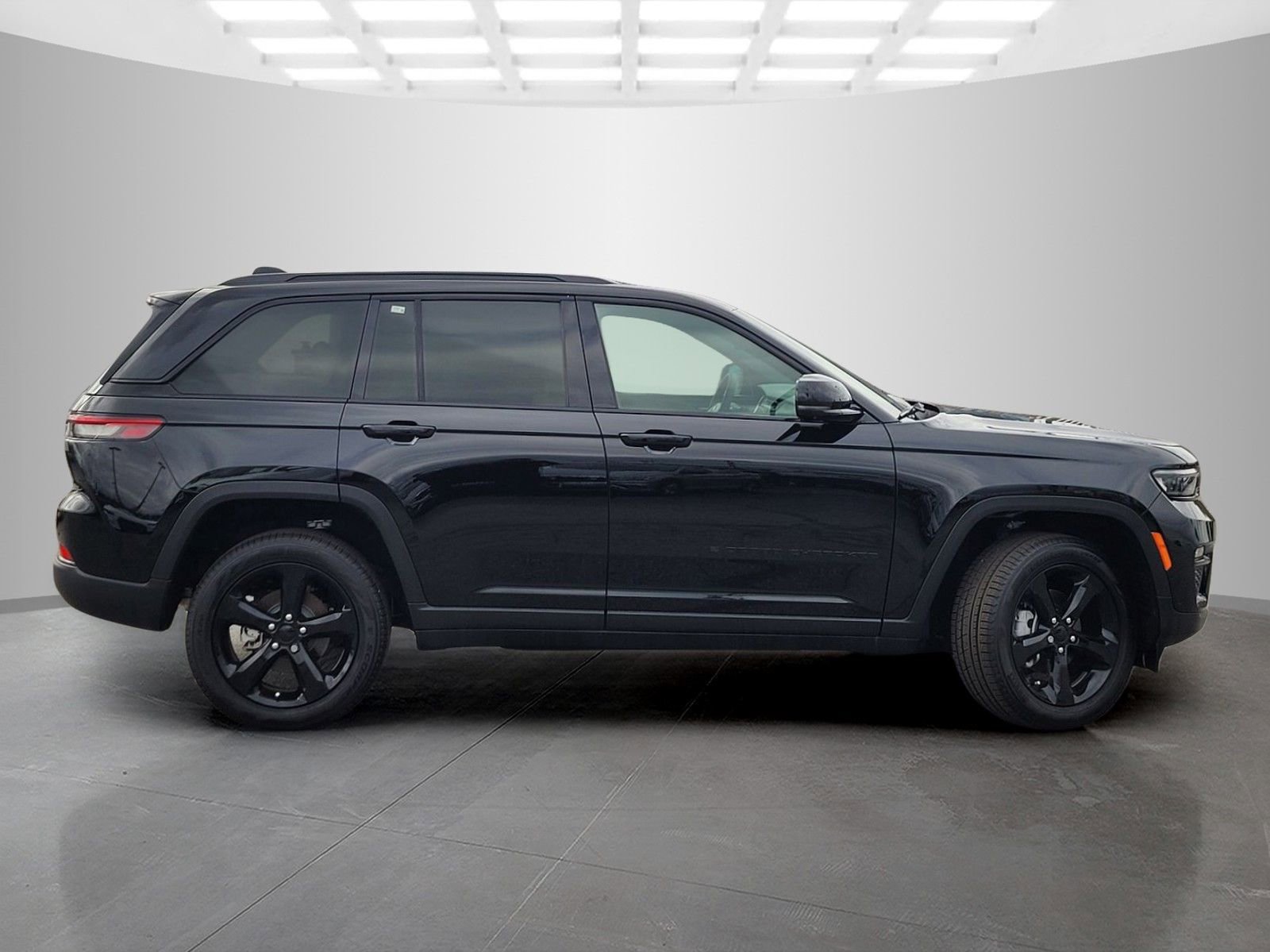 New 2025 Jeep Grand Cherokee Limited w/ Luxury Tech Group II image 3