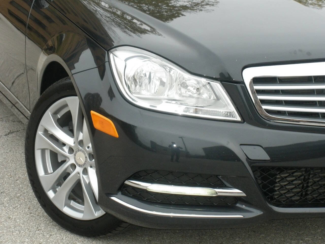 Used 2013 Mercedes-Benz C 250 Sedan image 3