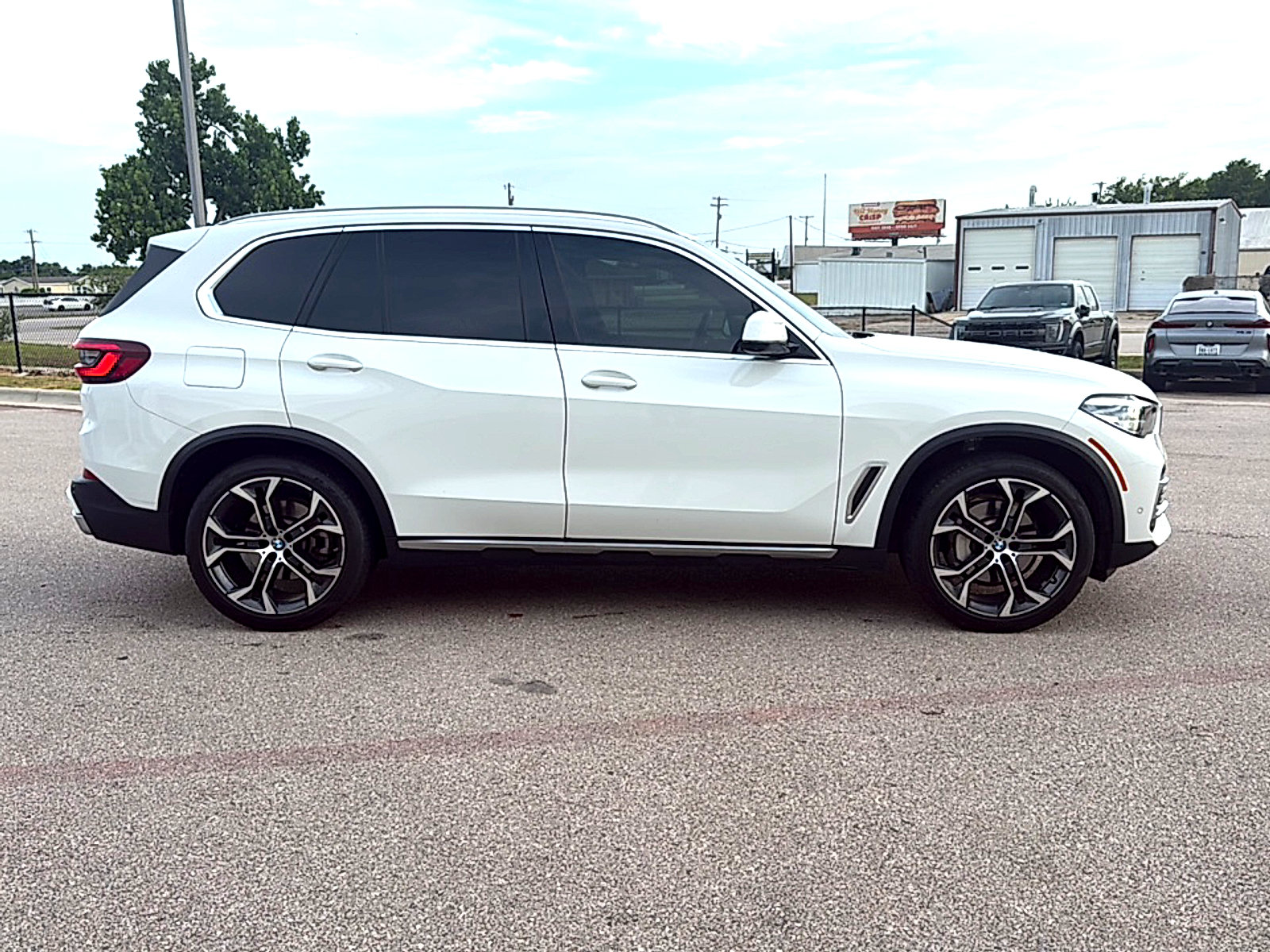 Used 2023 BMW X5 xDrive40i w/ Luxury Seating Package AWD/4WD image 5