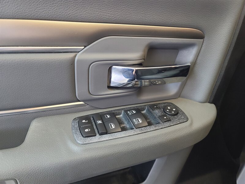 Used 2016 RAM 1500 Classic SLT w/ SLT Plus D←cor Group AWD/4WD image 18