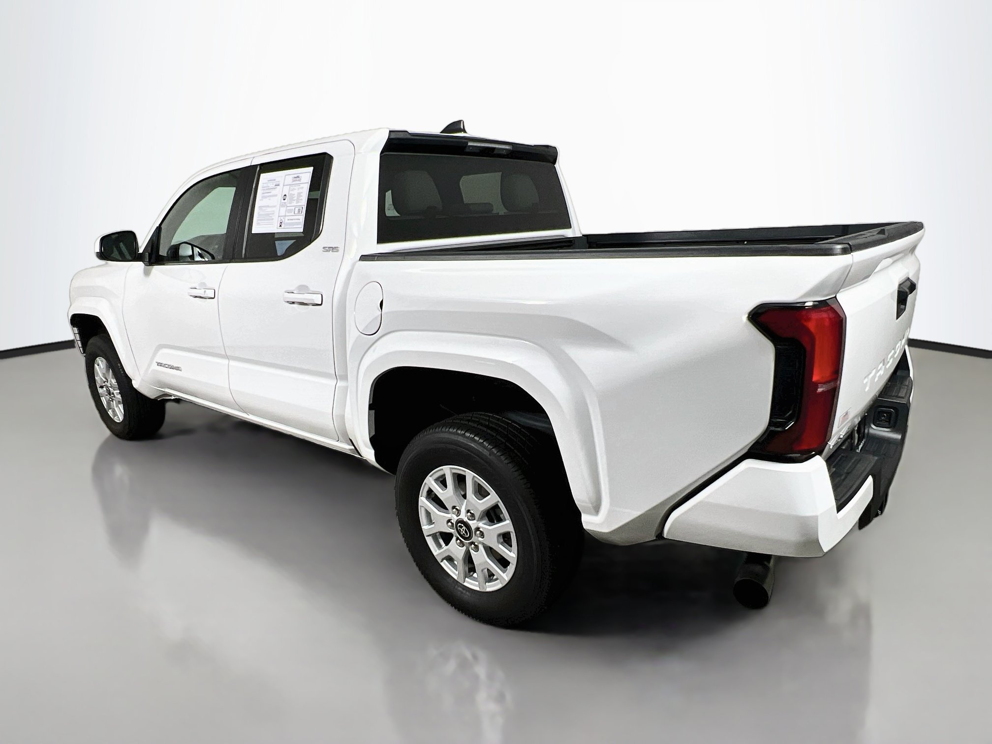Used 2025 Toyota Tacoma SR5 AWD/4WD image 6