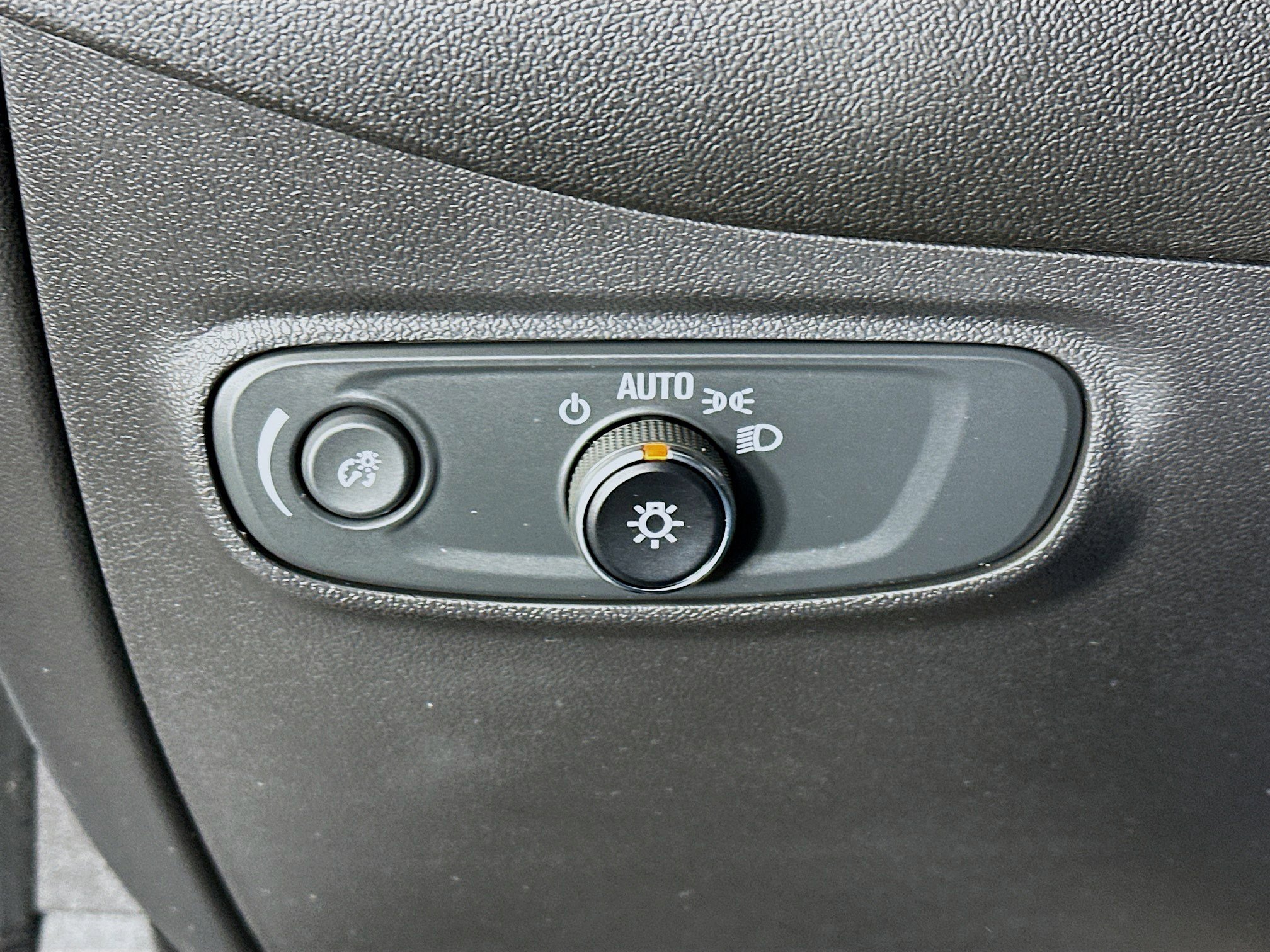 Used 2023 Chevrolet Equinox LT w/ Driver Convenience Package image 17