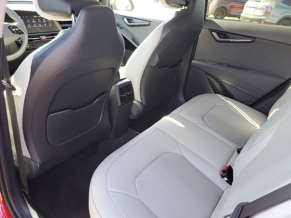 Used 2023 Kia Niro EX FWD image 22