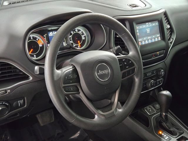 Used 2021 Jeep Cherokee Latitude FWD image 30