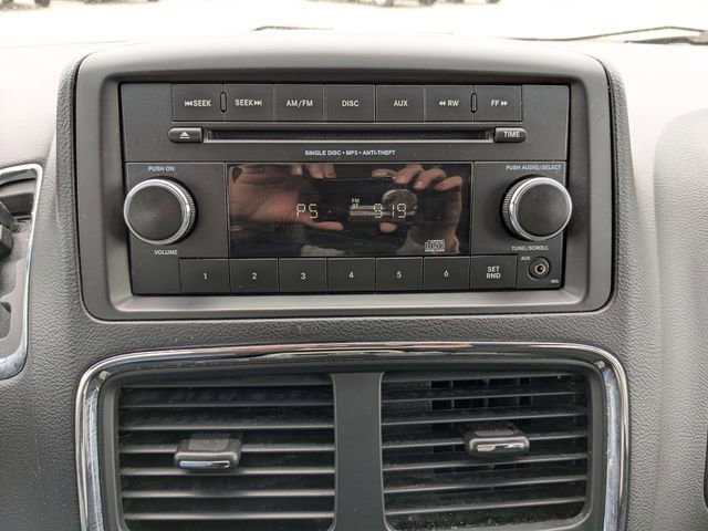 Used 2016 Dodge Grand Caravan SE w/ Quick Order Package 29E SE FWD image 3