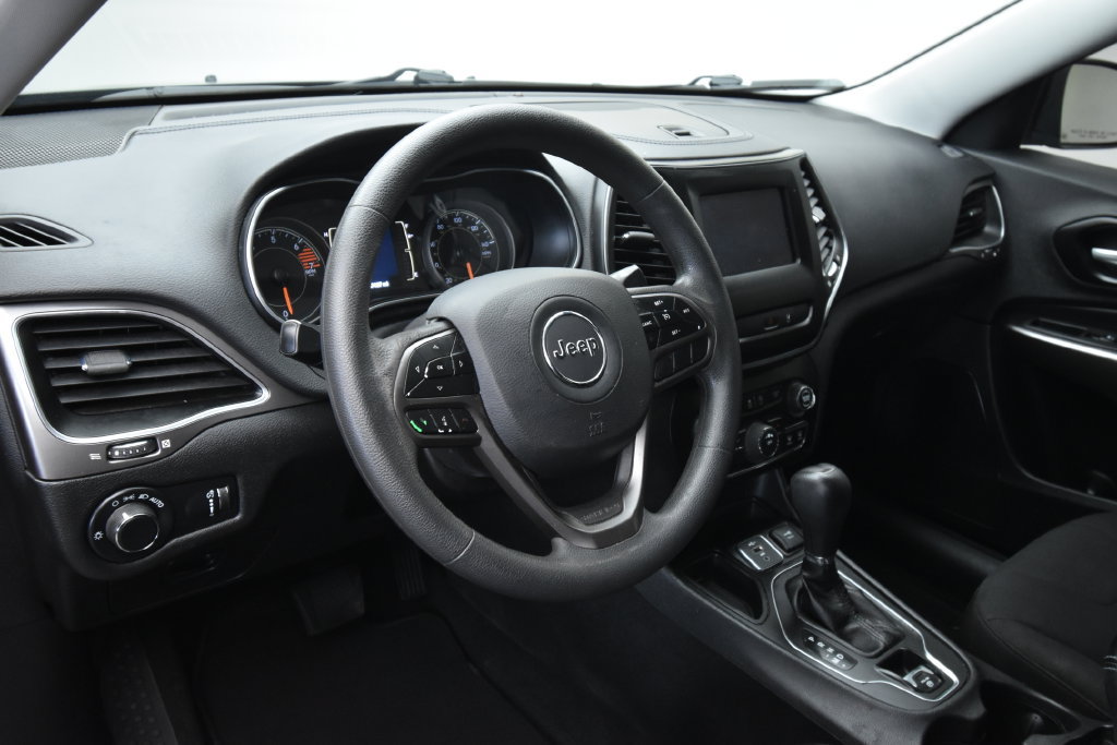 Used 2021 Jeep Cherokee Latitude FWD image 12