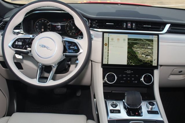 New 2025 Jaguar F-PACE R-Dynamic S image 4