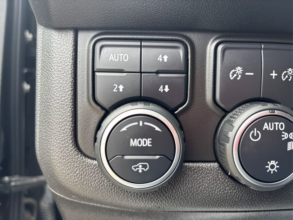 Used 2022 Chevrolet Tahoe Z71 w/ Off-Road Capability Package image 39