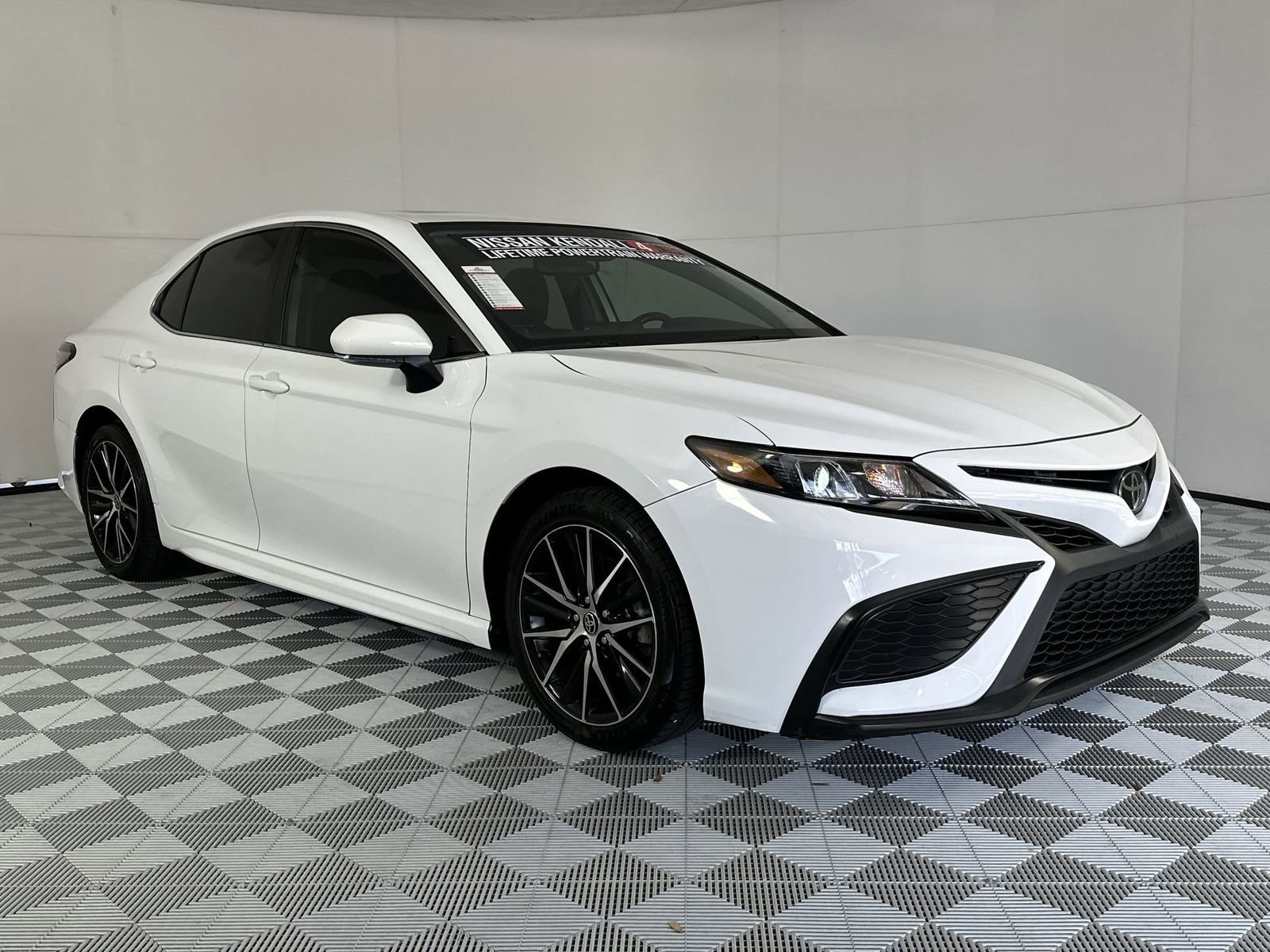 Used 2024 Toyota Camry SE w/ Convenience Package FWD image 2
