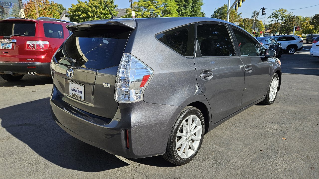 Used 2012 Toyota Prius V Five image 9