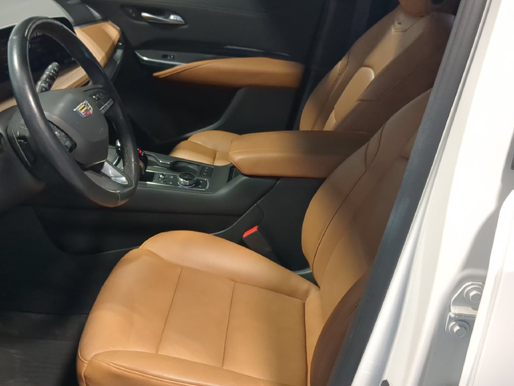 Used 2024 Cadillac XT4 Premium Luxury AWD/4WD image 16