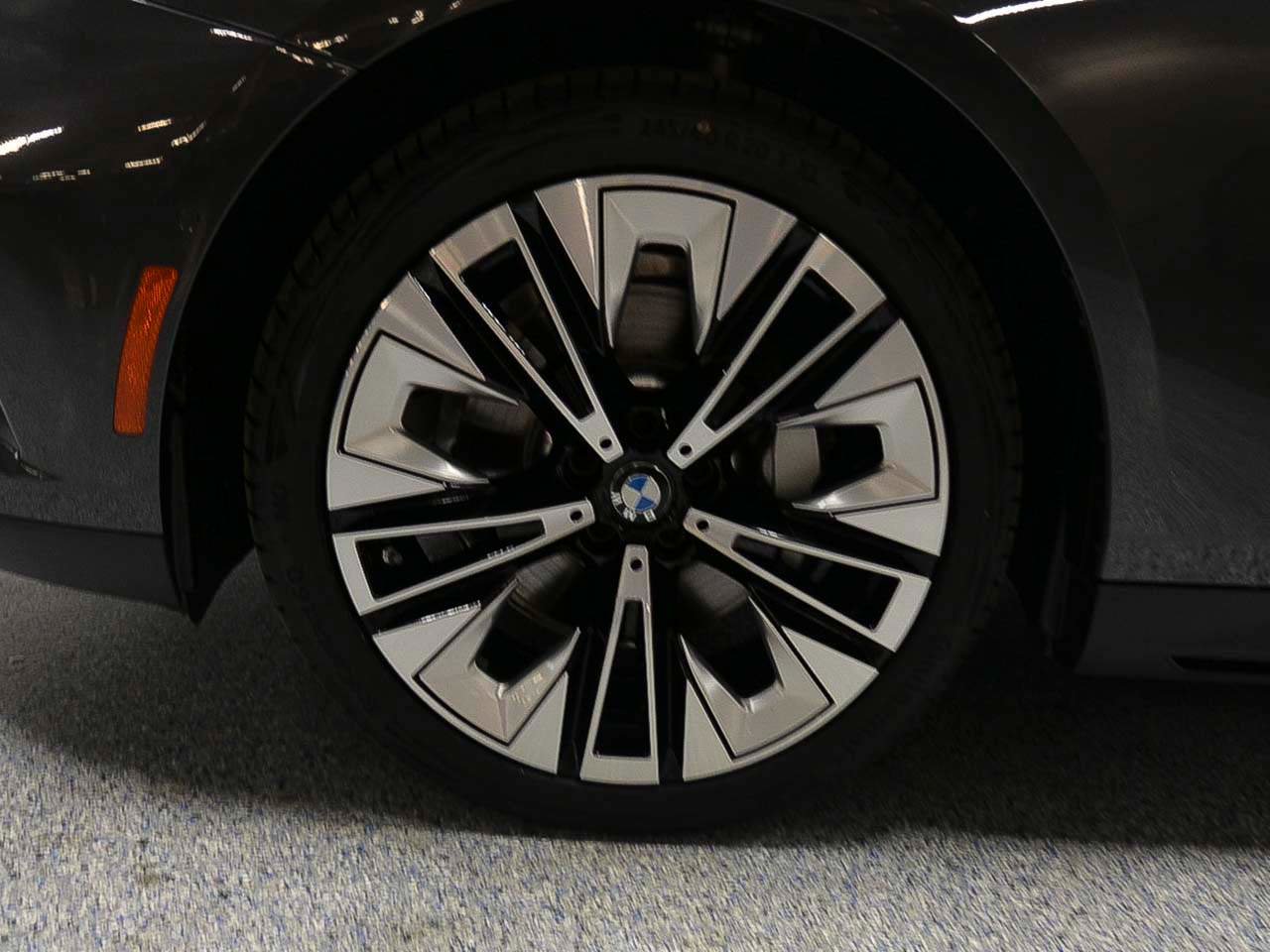 Used 2024 BMW 530i w/ Convenience Package image 5