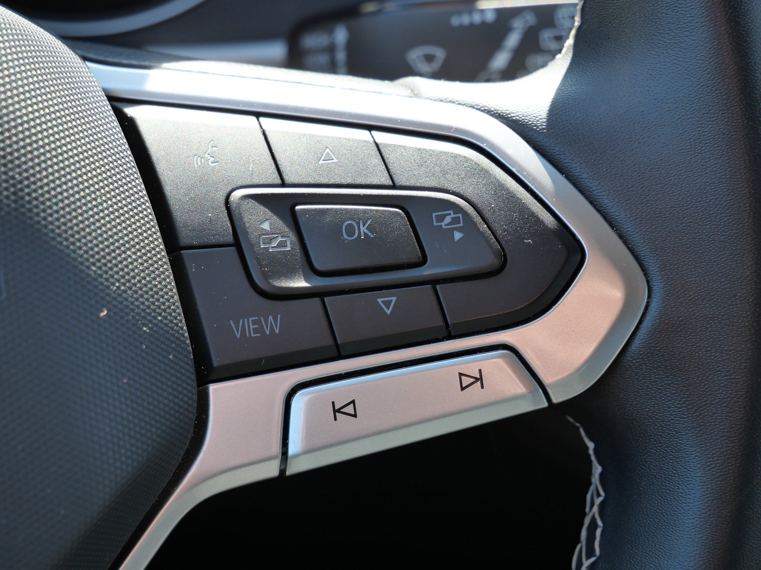 Certified 2021 Volkswagen Atlas SE w/ Towing Package image 32