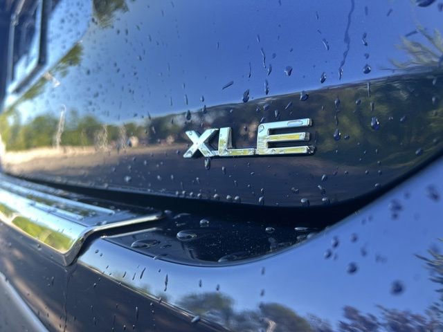 Used 2021 Toyota Highlander XLE AWD/4WD image 17