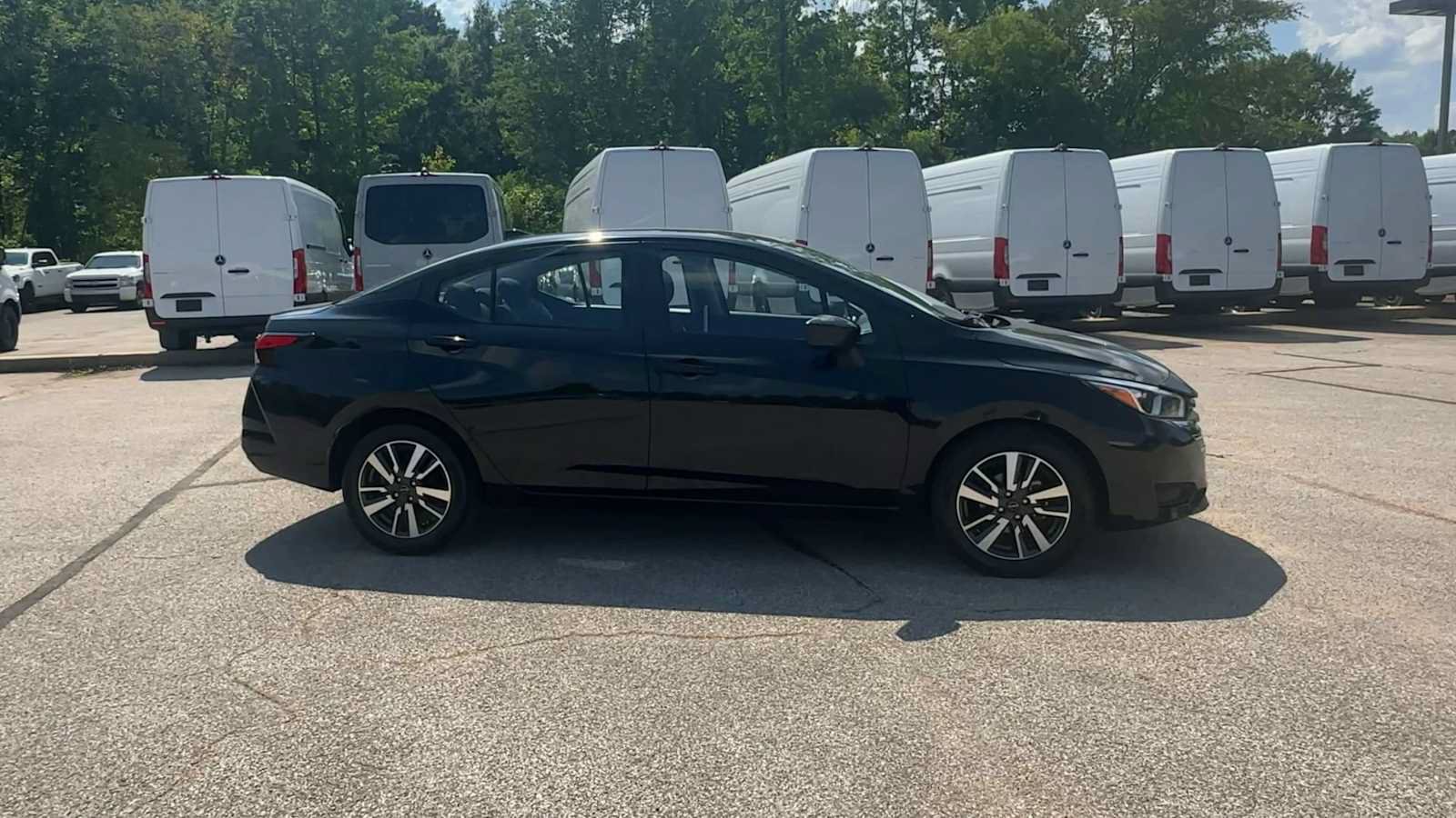 Used 2024 Nissan Versa SV FWD image 9