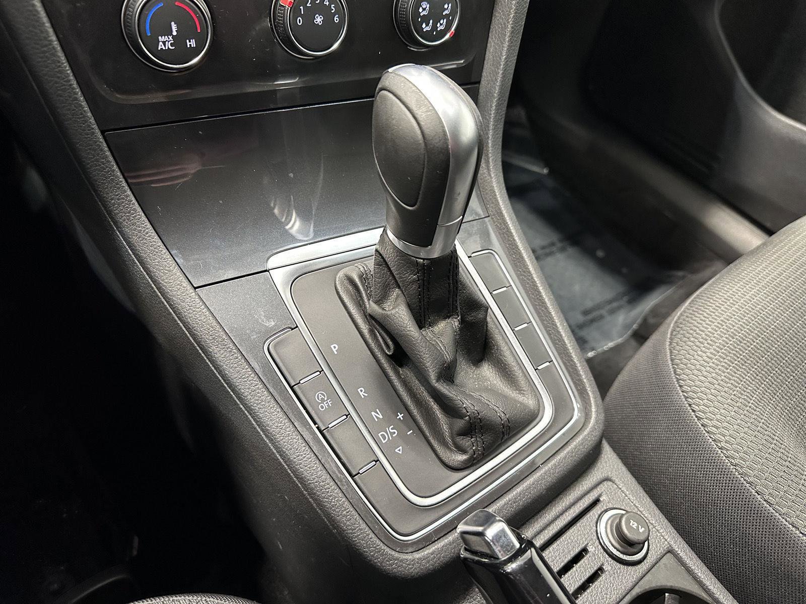 Used 2019 Volkswagen Golf S image 23