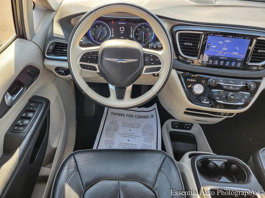 Used 2017 Chrysler Pacifica Limited image 14