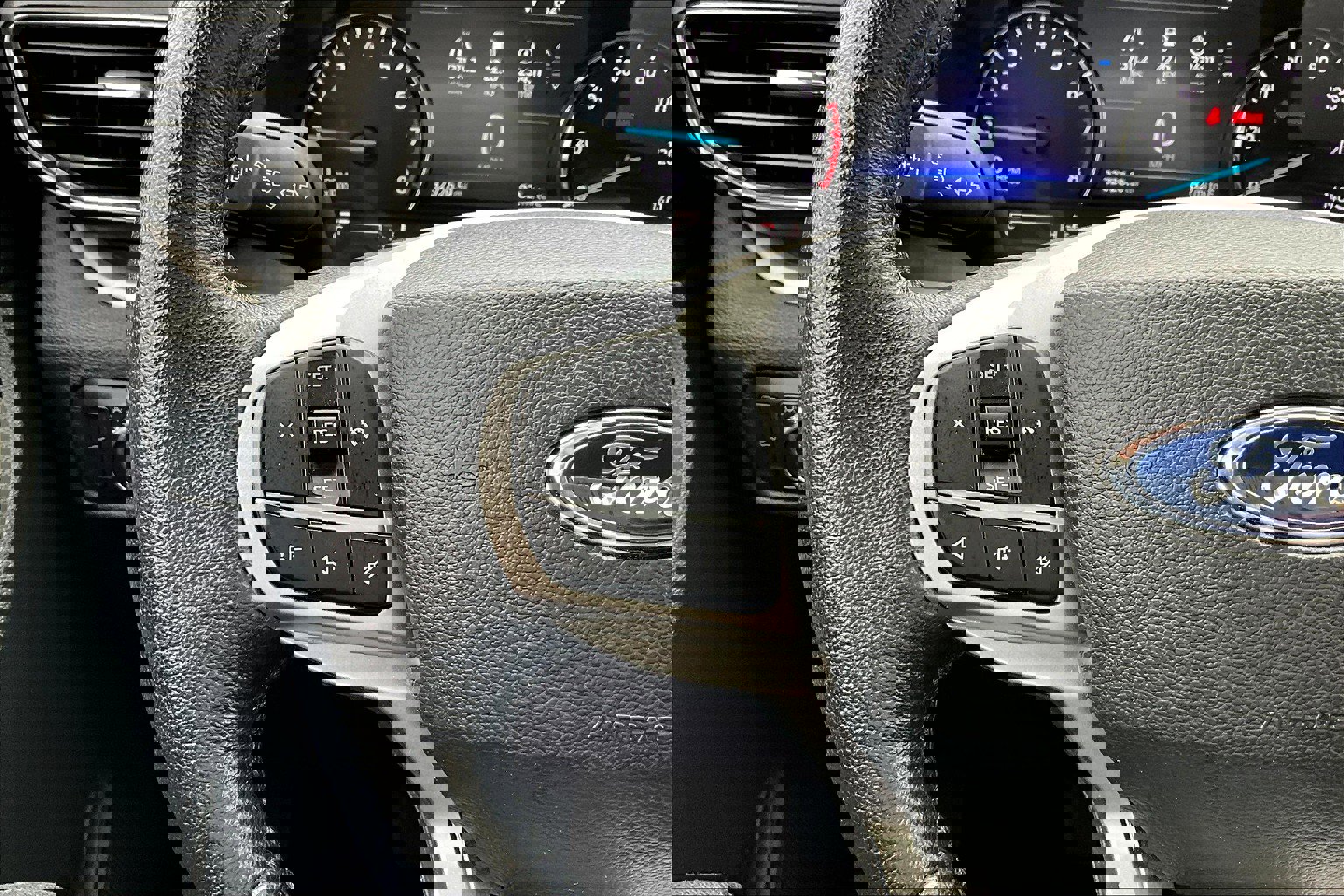 Used 2022 Ford Explorer XLT w/ Equipment Group 202A image 23