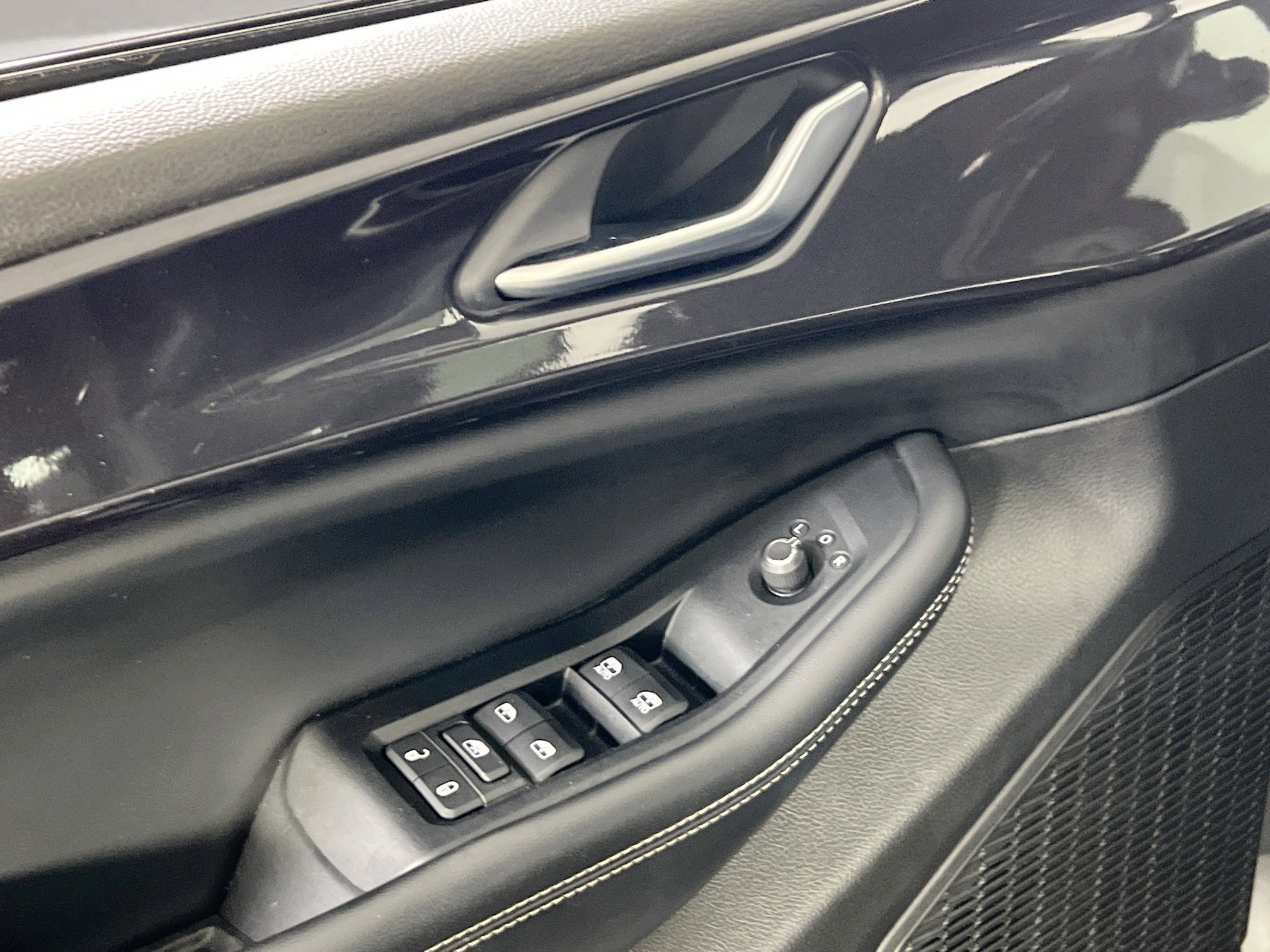 Used 2023 Jeep Grand Cherokee Altitude AWD/4WD image 17
