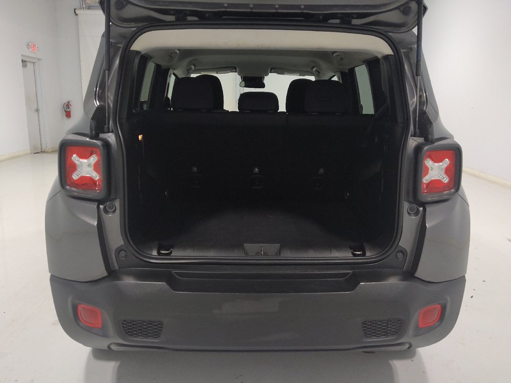 Used 2020 Jeep Renegade Latitude AWD/4WD image 29