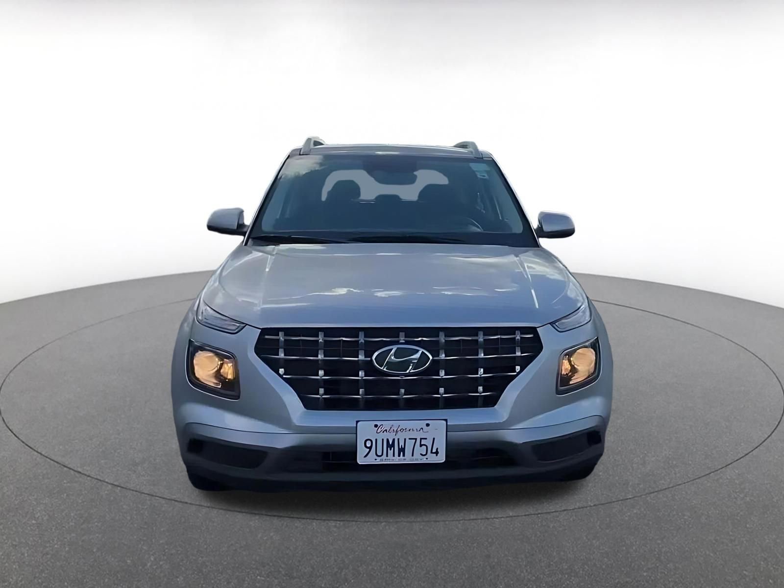 Used 2025 Hyundai Venue SEL FWD image 4