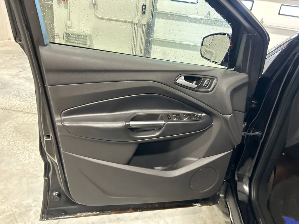 Used 2019 Ford Escape SE image 15