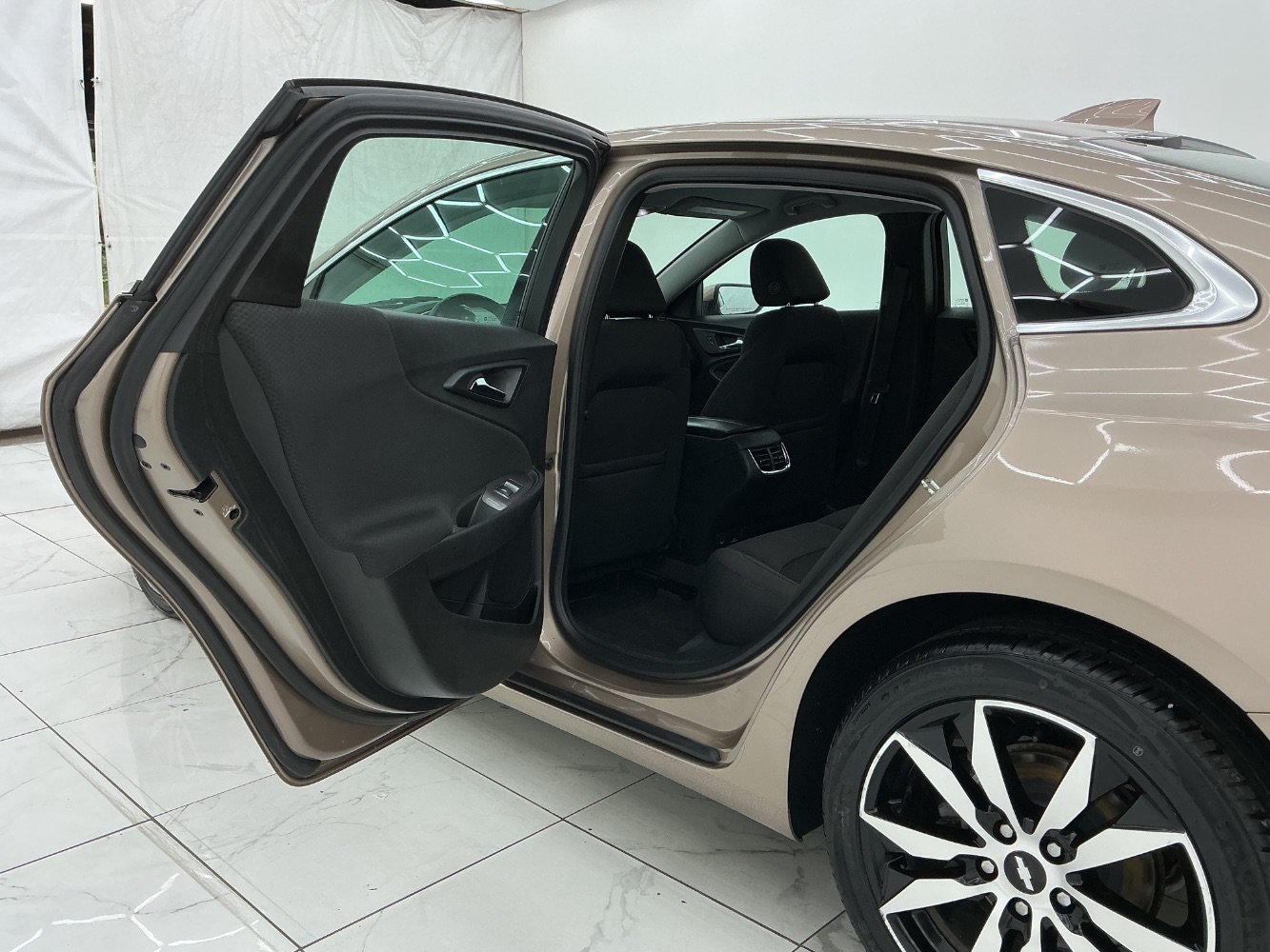 Used 2018 Chevrolet Malibu LT FWD image 22
