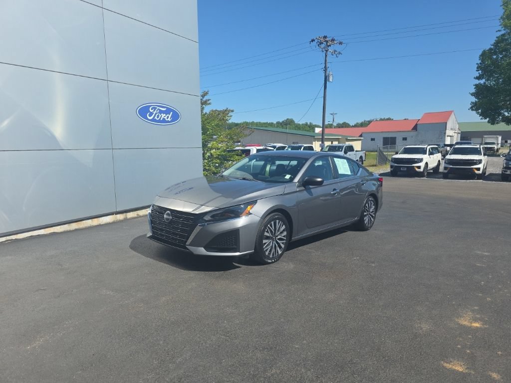 Used 2025 Nissan Altima 2.5 SV FWD image 2