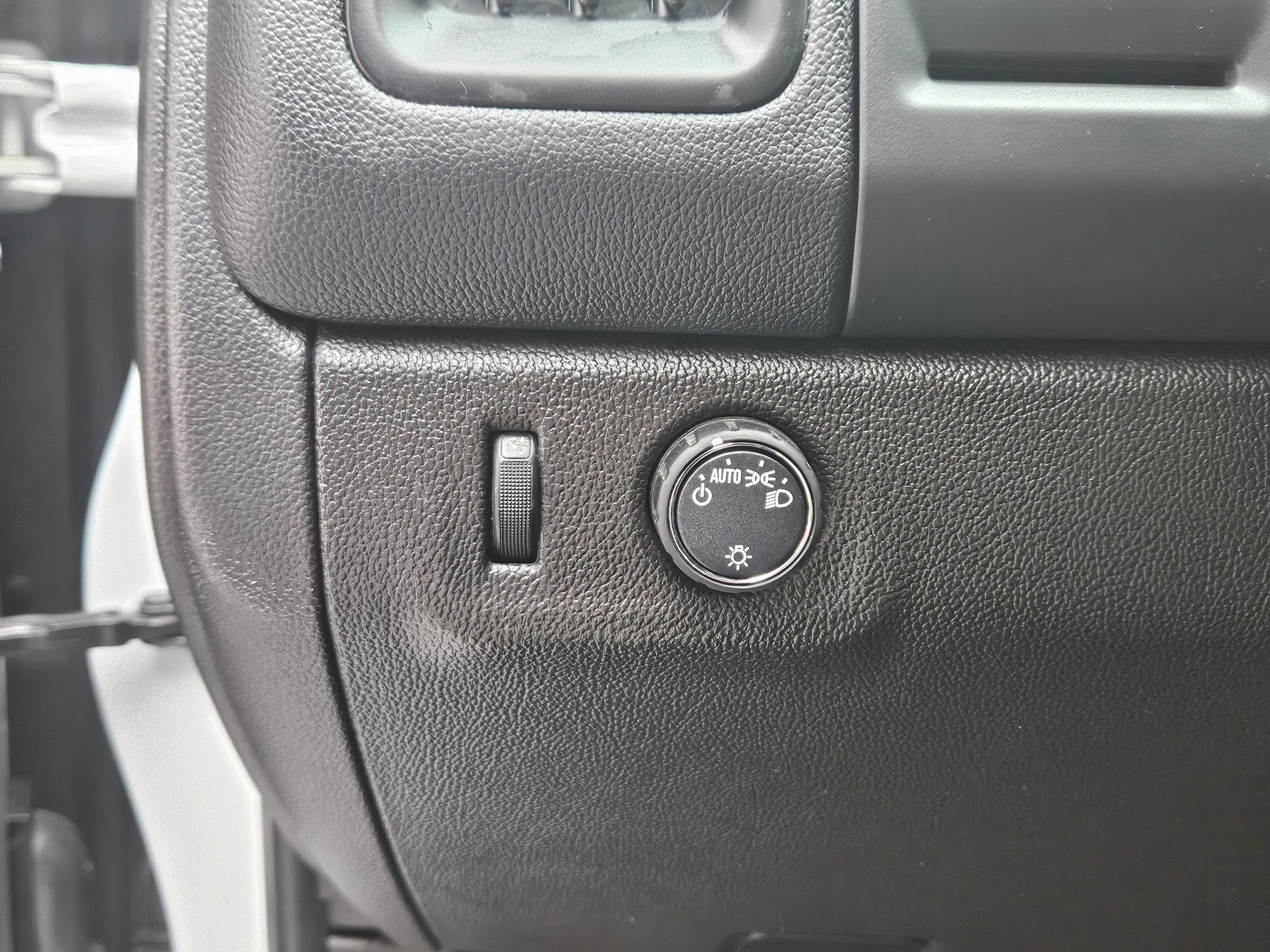 Used 2022 Chevrolet Colorado LT w/ Fleet Safety Package image 19