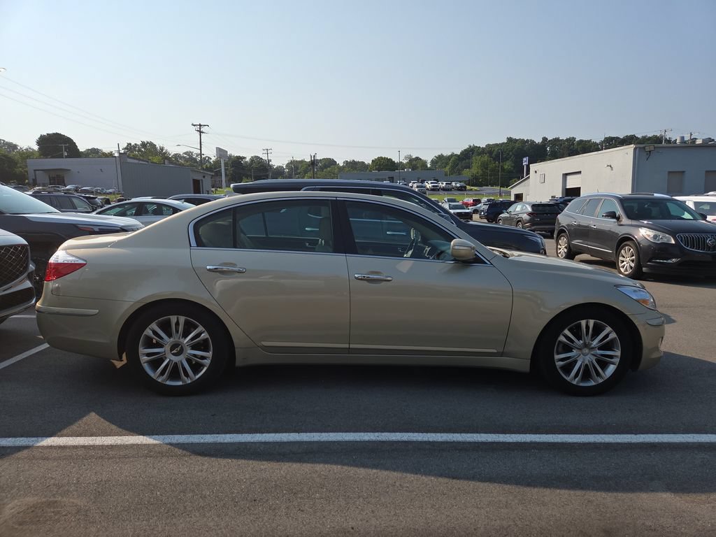 Used 2011 Hyundai Genesis 3.8 w/ Technology Pkg 4 RWD image 2