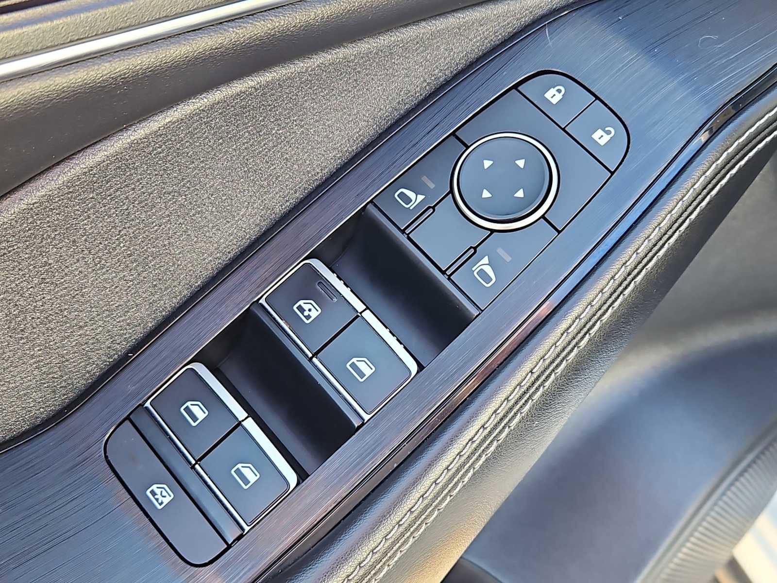 Used 2021 Nissan Rogue Platinum AWD/4WD image 31